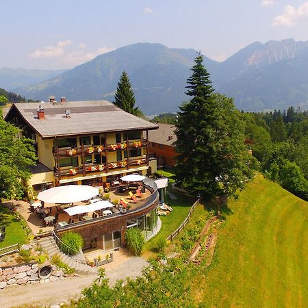 Naturhotel Taleu Buerserberg Exterior photo