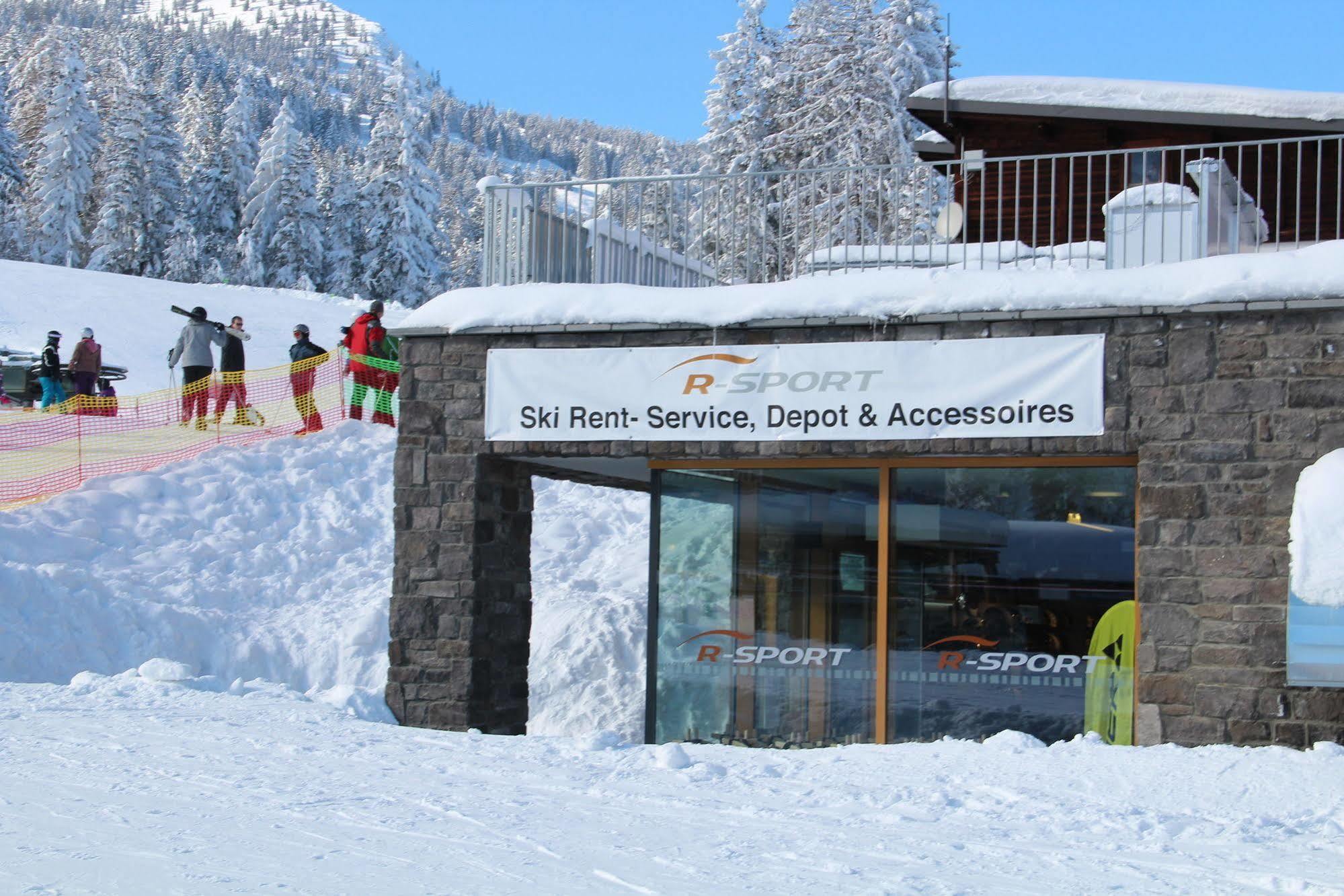 Naturhotel Taleu Buerserberg Exterior photo