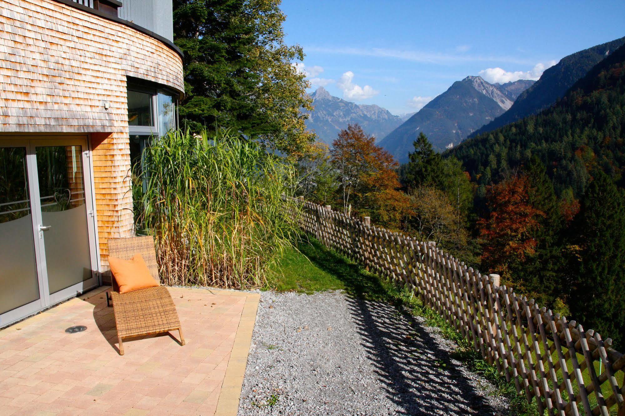 Naturhotel Taleu Buerserberg Exterior photo